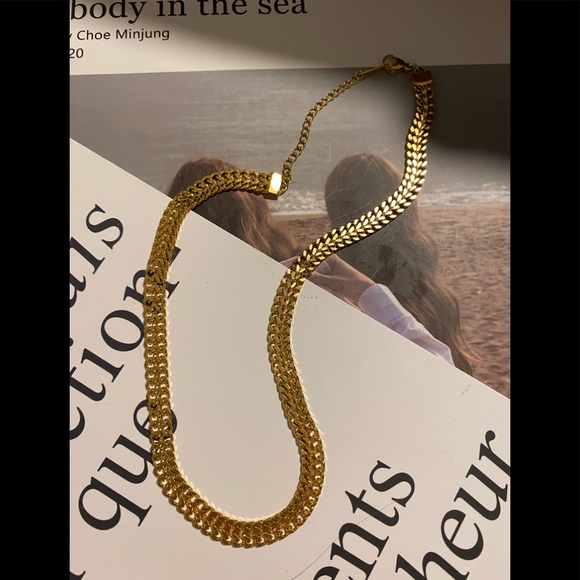 ON SALE!! 18K Gold gold plating necklace! - Picture 2 of 2